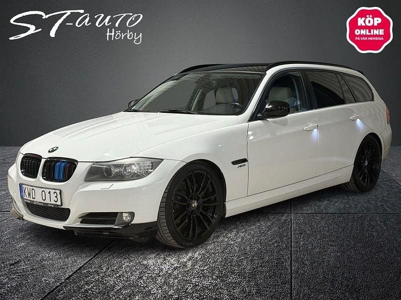 Vit Begagnad 2010 BMW 330 Sport Line Kombi | 149 900 kr (Dyr) - Bild 1/4