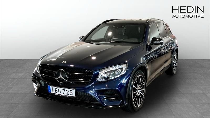 Mörkblå (blue) Begagnad 2018 Mercedes GLC300 Kombi | 339 900 kr - Bild 1/4