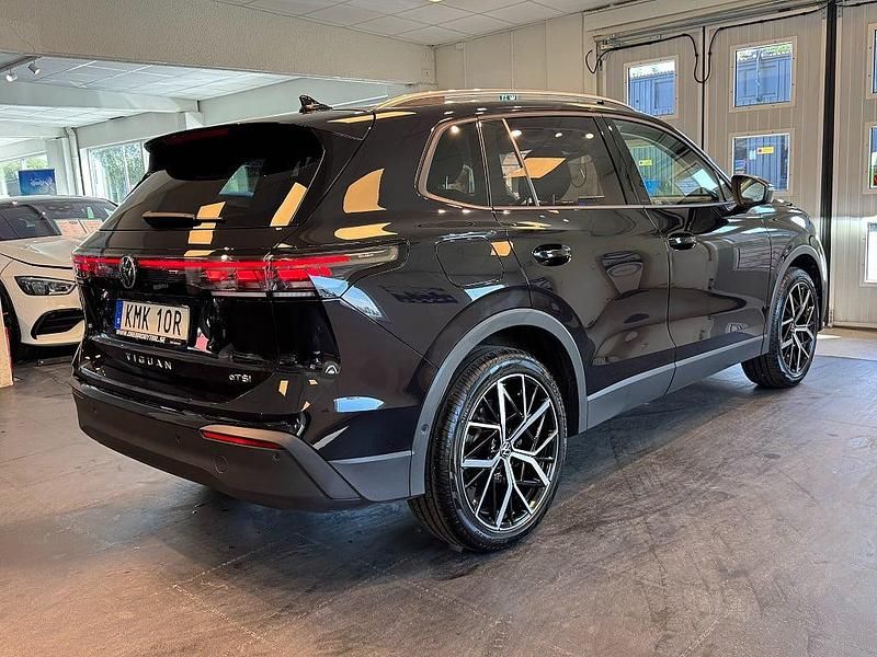 Begagnad VW Tiguan Life 150 HK (110 kW) 2024 Svart SUV