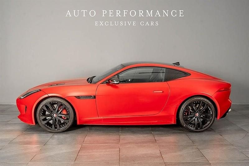 Begagnad Jaguar F-Type R 551 HK (405 kW) 2016 Vit Sportkupé