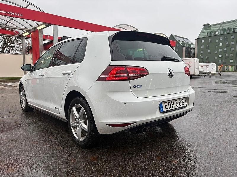 Begagnad VW Golf VII GTE 204 HK (150 kW) 2016 Vit Halvkombi