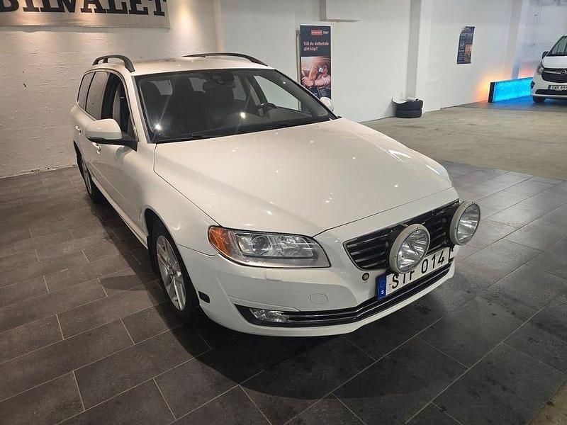 Begagnad Volvo V70 Momentum 136 HK (100 kW) 2014 Vit Kombi