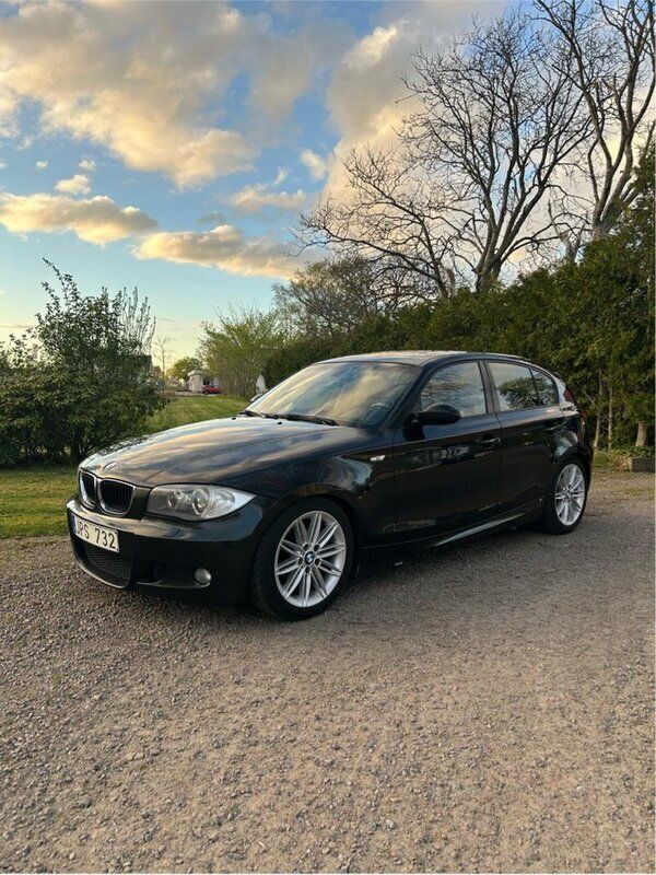 Svart Begagnad 2009 BMW 118 Advantage Halvkombi | 60 000 kr (Marknadspris) - Bild 1/4