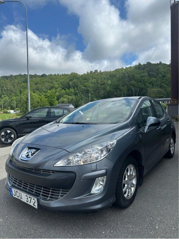 Grå Begagnad 2009 Peugeot 308 Halvkombi | 39 000 kr (Bra pris) - Bild 1/4