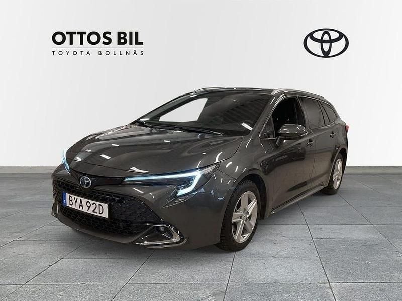 Begagnad Toyota Corolla Style 141 HK (103 kW) 2023 Mörkgrå Kombi