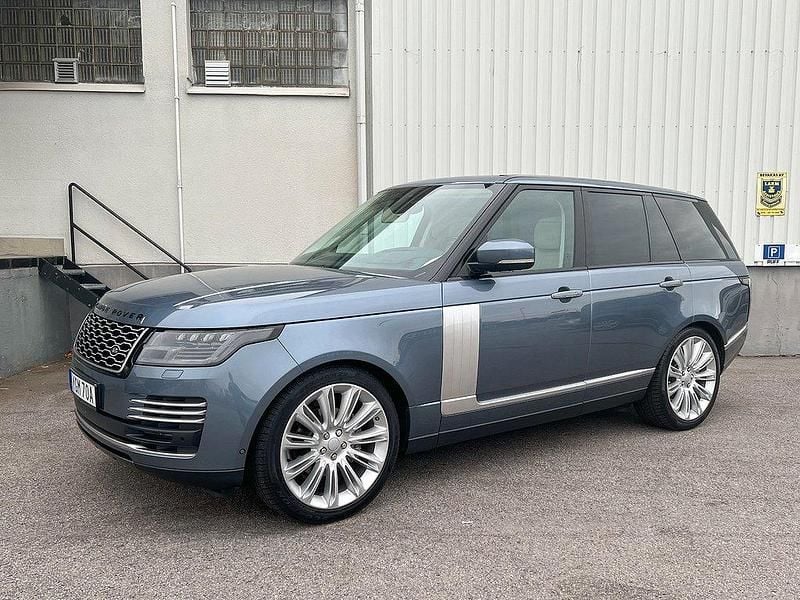 Ljusblå (blå) Begagnad 2018 Land Rover Range Rover Autobiography SUV | 585 000 kr (Marknadspris) - Bild 1/4