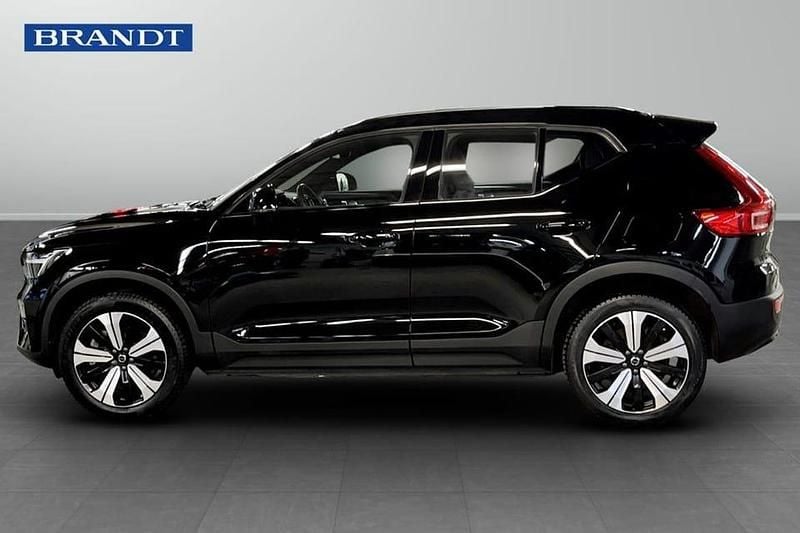 Begagnad Volvo XC40 Plus 175 kW (238 HK) 2023 Svart SUV
