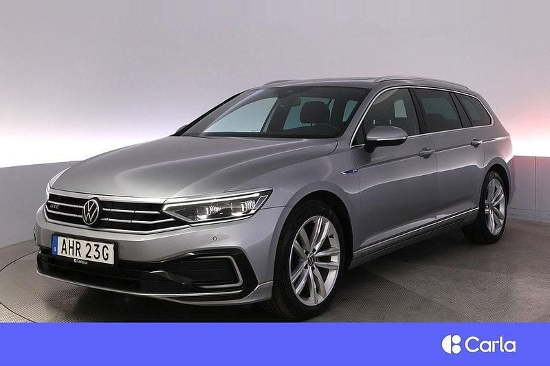 Silver Begagnad 2020 VW Passat GTE Kombi | 282 900 kr (Dyr) - Bild 1/4