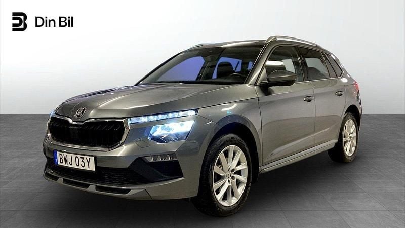 Grå Begagnad 2024 Skoda Kamiq Selection SUV | 269 900 kr (Marknadspris) - Bild 1/4