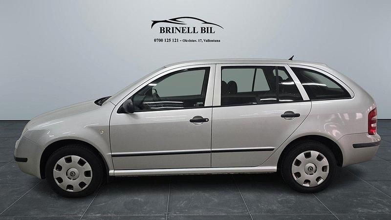 Begagnad Skoda Fabia 76 HK (55 kW) 2004 Silver Halvkombi