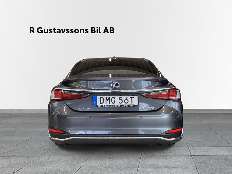 Begagnad Lexus ES300H Limited Edition 221 HK (162 kW) 2021 Grå Sedan