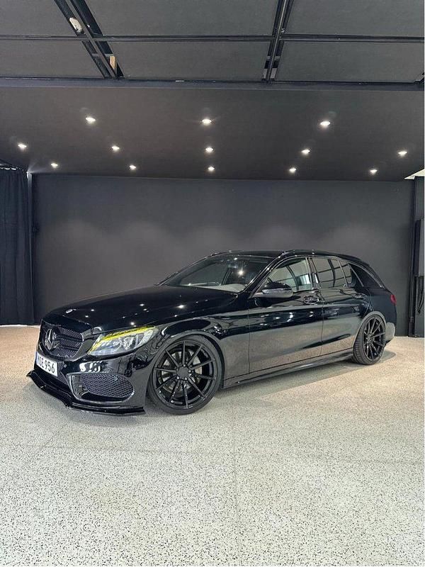 Svart Begagnad 2015 Mercedes C220 AMG line Kombi | 189 000 kr (Dyr) - Bild 1/4