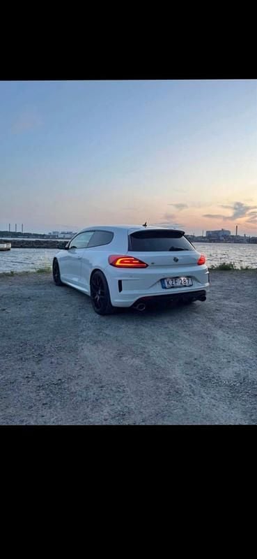Begagnad 2016 VW Scirocco R Sportkupé | 179 000 kr (Marknadspris) - Bild 1/4