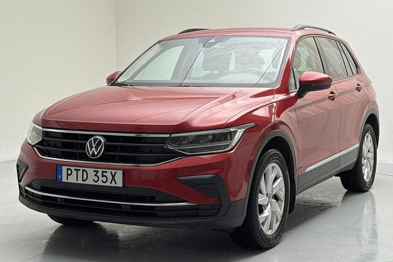 Röd Begagnad 2022 VW Tiguan SUV | 289 900 kr (Bra pris) - Bild 1/4