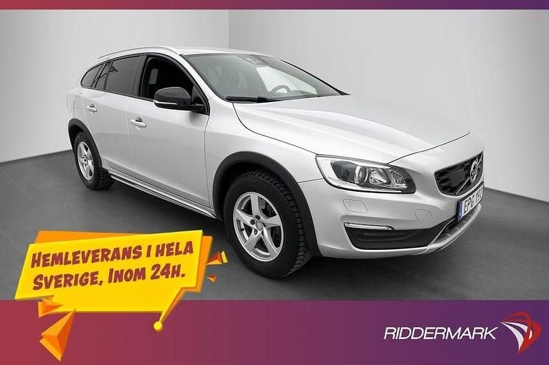Silver Begagnad 2016 Volvo V60 CC Momentum Kombi | 148 800 kr (Marknadspris) - Bild 1/3