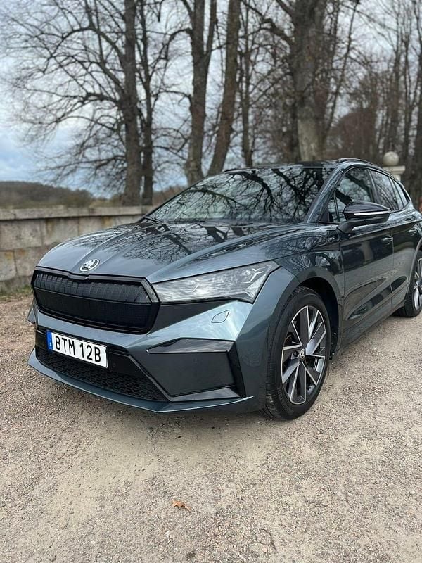 Quartz grey Begagnad 2022 Skoda Enyaq iV SportLine SUV | 329 000 kr (Bra pris) - Bild 1/4