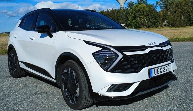 Vit Begagnad 2024 Kia Sportage GT-Line SUV | 459 000 kr (Marknadspris) - Bild 1/4