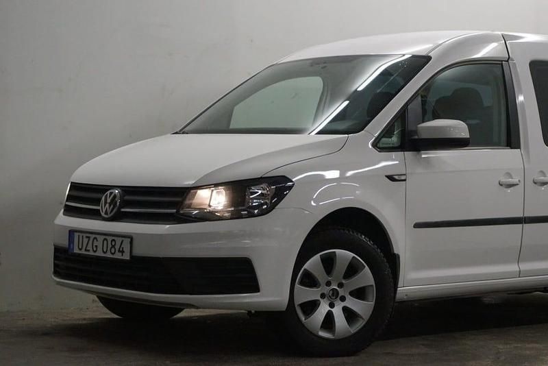 Begagnad VW Caddy Maxi Life Life 110 HK (80 kW) 2018 Vit Minibuss