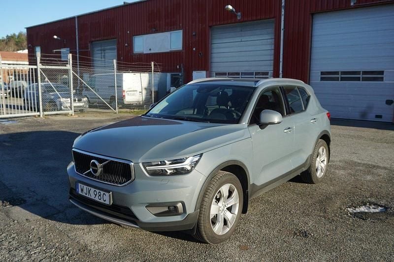 Grå Begagnad 2020 Volvo XC40 Momentum SUV | 284 900 kr (Bra pris) - Bild 1/4