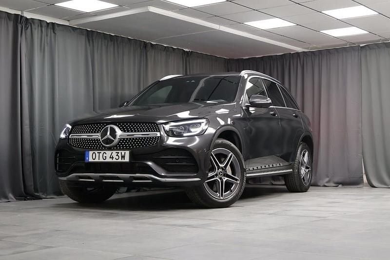 Grå Begagnad 2021 Mercedes GLC300 AMG line SUV | 429 000 kr - Bild 1/4