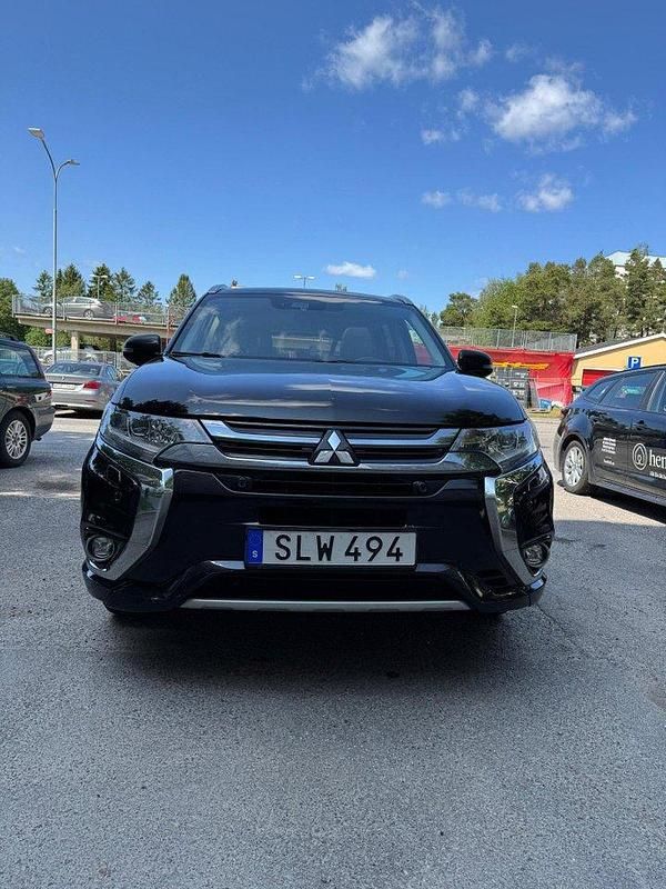Begagnad 2017 Mitsubishi Outlander P-HEV SUV | 175 000 kr - Bild 1/4