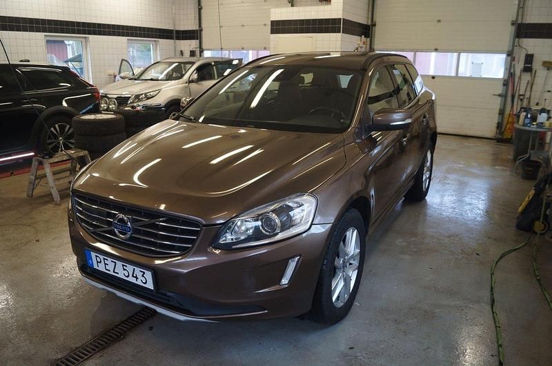 Begagnad Volvo XC60 Momentum 190 HK (139 kW) 2017 Brun SUV