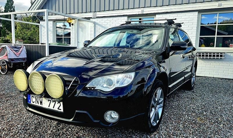 Svart Begagnad 2009 Subaru Outback SUV | 45 000 kr (Bra pris) - Bild 1/4