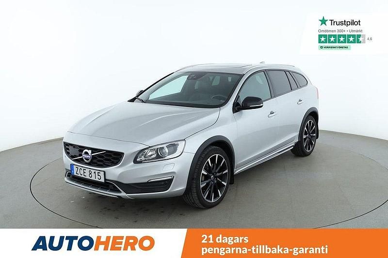 Silver Begagnad 2017 Volvo V60 CC Kombi | 289 000 kr (Marknadspris) - Bild 1/4