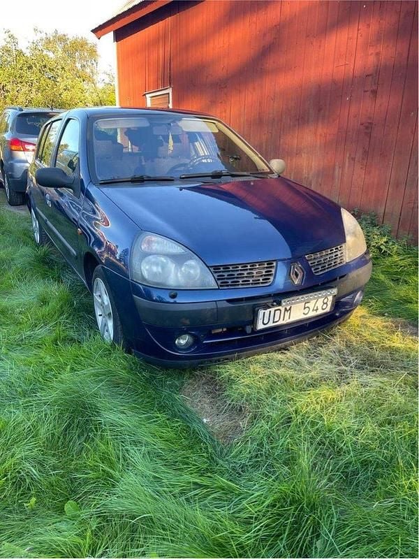 Blå Begagnad 2003 Renault Clio II Expression Halvkombi | 13 000 kr (Bra pris) - Bild 1/3