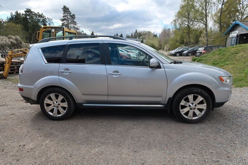 Silver Begagnad 2011 Mitsubishi Outlander SUV | 61 500 kr (Bra pris) - Bild 1/4