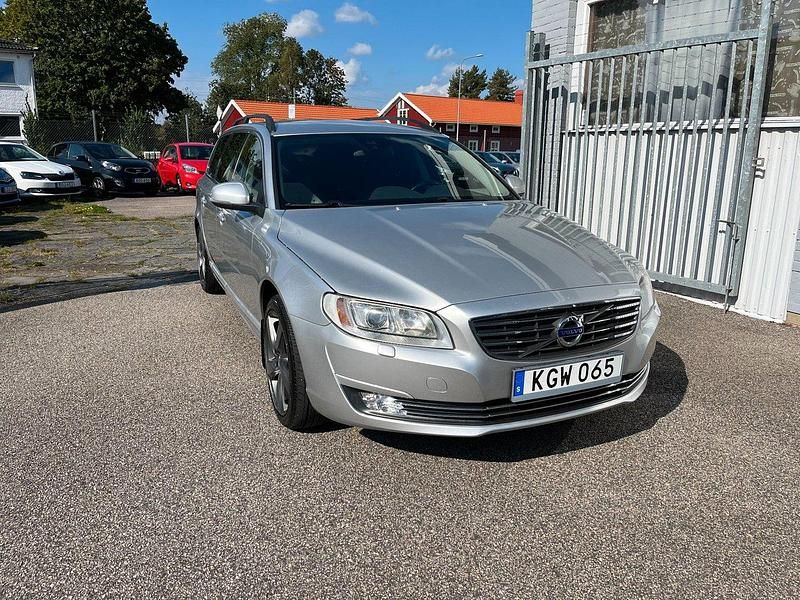 Silver (silver metallic ) Begagnad 2014 Volvo V70 Momentum Kombi | 119 900 kr (Lite dyr) - Bild 1/4