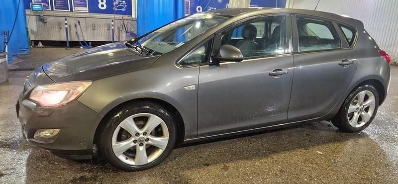 Begagnad 2011 Opel Astra Halvkombi | 14 000 kr (Superpris) - Bild 1/4