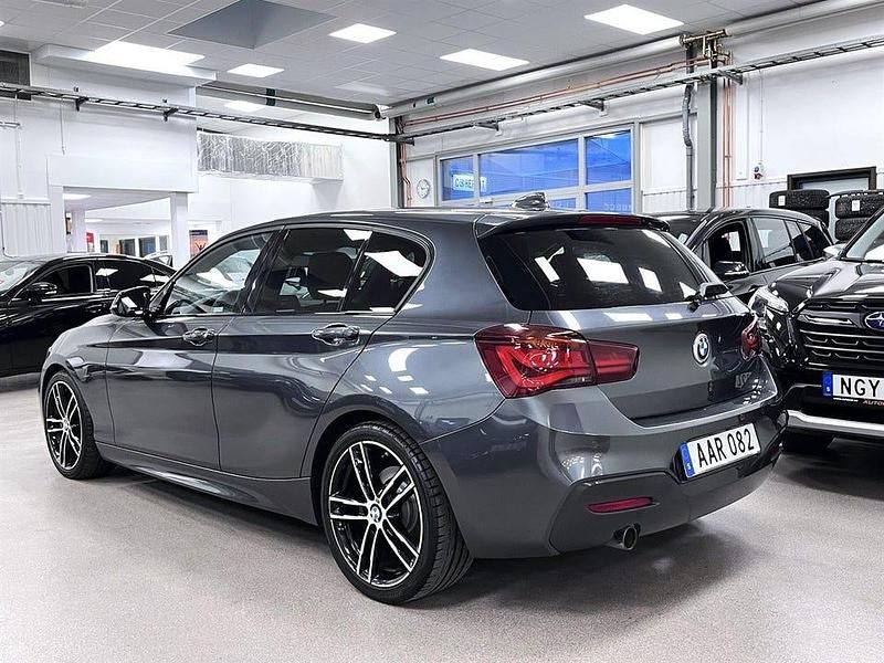 Begagnad BMW 118 Shadowline 136 HK (100 kW) 2018 Grå Halvkombi