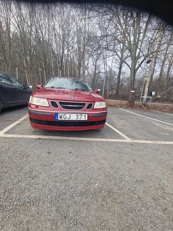 Röd Begagnad 2005 Saab 9-3 Vector Sedan | 19 000 kr (Marknadspris) - Bild 1/4