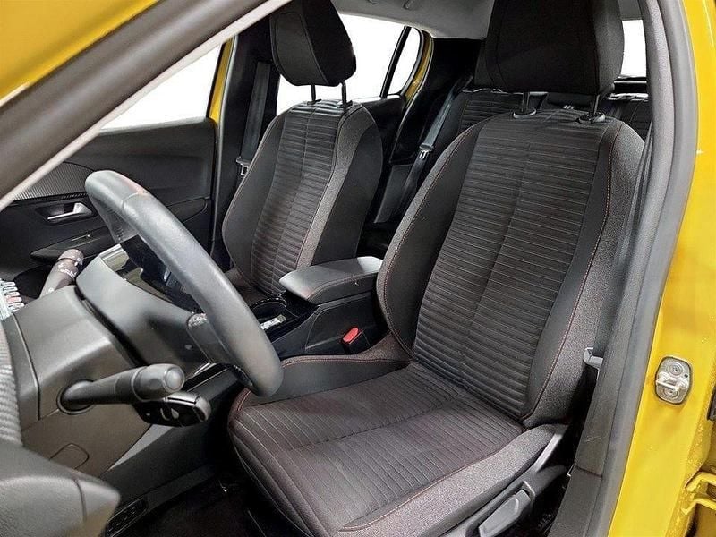 Begagnad Peugeot e-208 Active 100 kW (136 HK) 2022 Gul Halvkombi