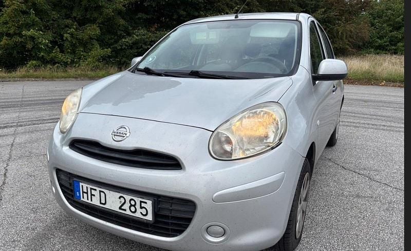 Silver Begagnad 2012 Nissan Micra Halvkombi | 39 900 kr (Bra pris) - Bild 1/4