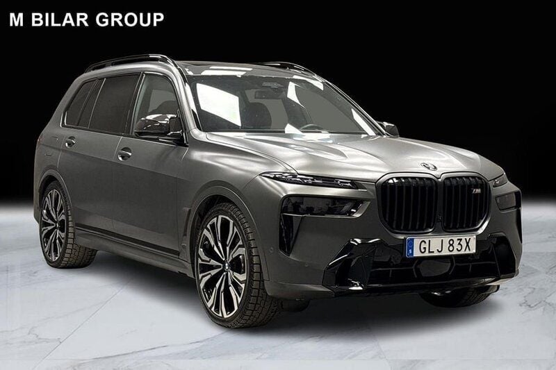 Grå Begagnad 2024 BMW X7 M Sport SUV | 1 499 000 kr - Bild 1/4