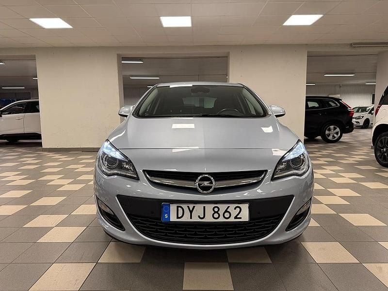 Begagnad Opel Astra Enjoy 140 HK (102 kW) 2014 Grå Halvkombi