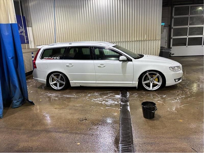 Vit Begagnad 2011 Volvo V70 Kombi | 63 000 kr (Bra pris) - Bild 1/4