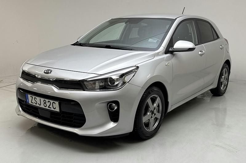 Grå Begagnad 2020 Kia Rio Advance | 159 900 kr (Marknadspris) - Bild 1/4