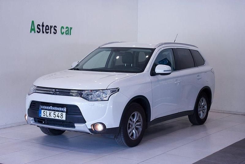 Vit Begagnad 2015 Mitsubishi Outlander P-HEV SUV | 119 000 kr (Bra pris) - Bild 1/4