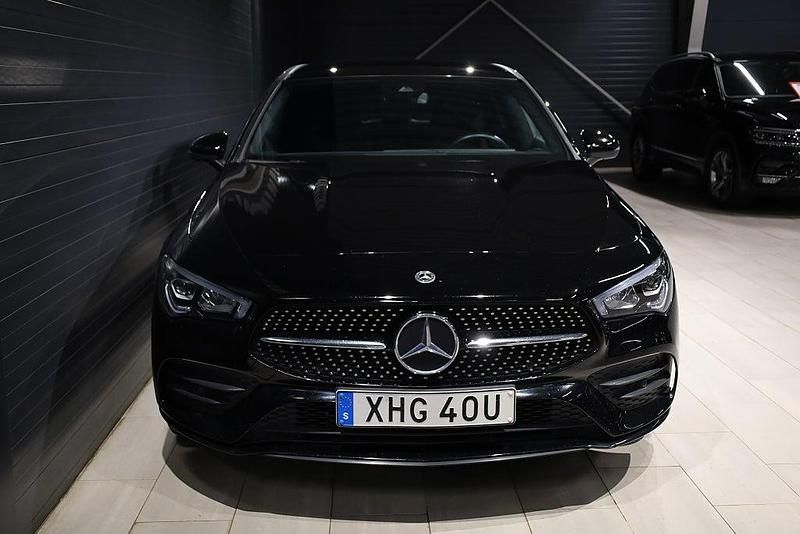 Begagnad Mercedes CLA250e Shooting Brake AMG 160 HK (117 kW) 2020 Svart Kombi