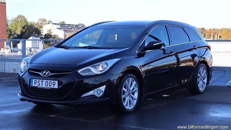 Svart Begagnad 2011 Hyundai i40 Kombi | 79 500 kr (Marknadspris) - Bild 1/4
