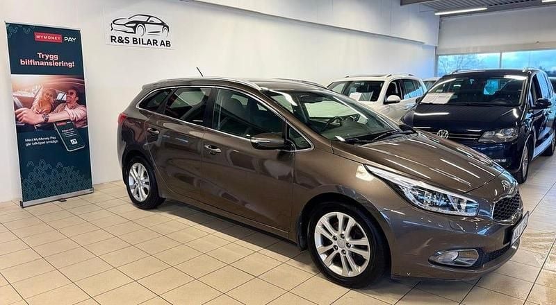 Ljusbrun (brun) Begagnad 2013 Kia Ceed Sportswagon Comfort Kombi | 79 900 kr (Marknadspris) - Bild 1/4