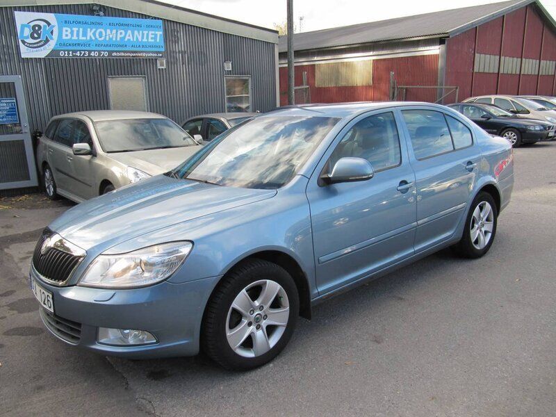 Ljusgrå Begagnad 2008 Skoda Octavia Halvkombi | 44 500 kr (Marknadspris) - Bild 1/4