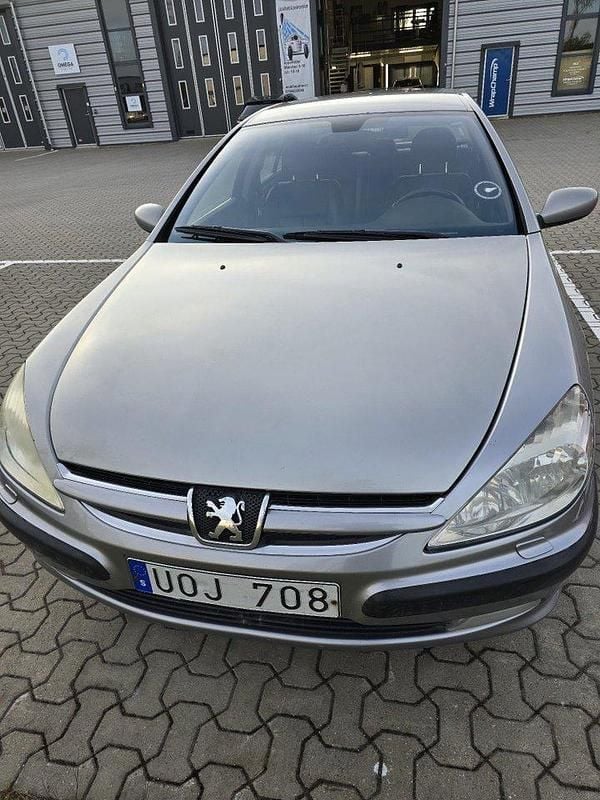 Grå Begagnad 2004 Peugeot 607 Sedan | 29 000 kr - Bild 1/4