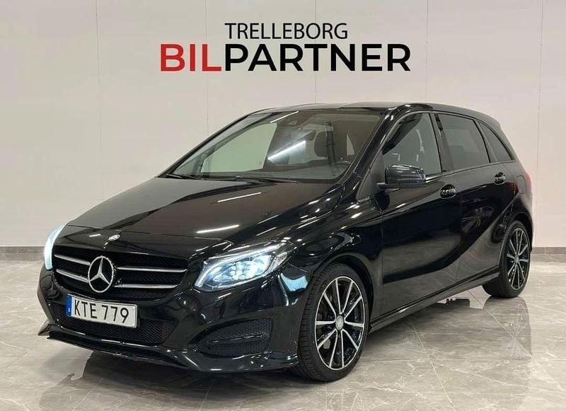Svart Begagnad 2015 Mercedes B180 Urban Minibuss | 99 900 kr (Marknadspris) - Bild 1/4