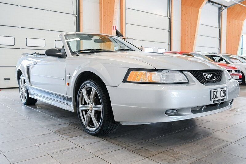 Begagnad Ford Mustang 200 HK (147 kW) 2002 Silver Cab