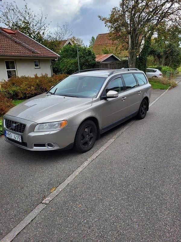 Brun Begagnad 2008 Volvo V70 Kinetic Kombi | 35 000 kr (Superpris) - Bild 1/4