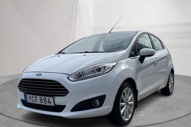Vit Begagnad 2016 Ford Fiesta Titanium Halvkombi | 80 000 kr (Bra pris) - Bild 1/4